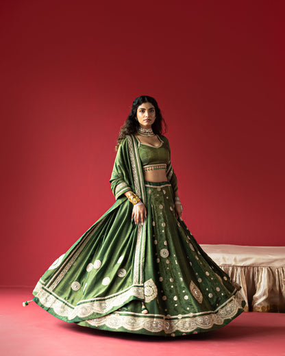 Green self lehenga with Bold pallu Duppata