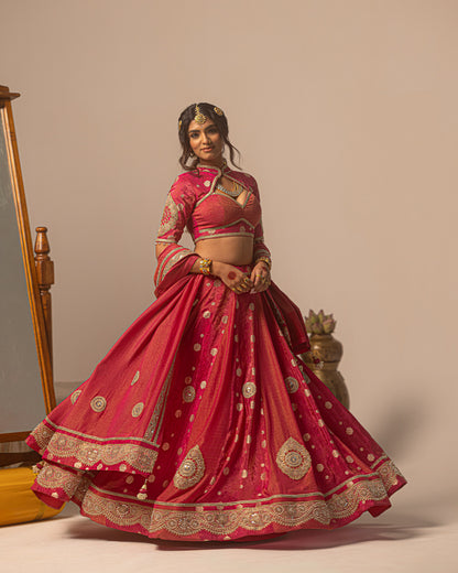 Rani self lehenga with bold pallu Duppata