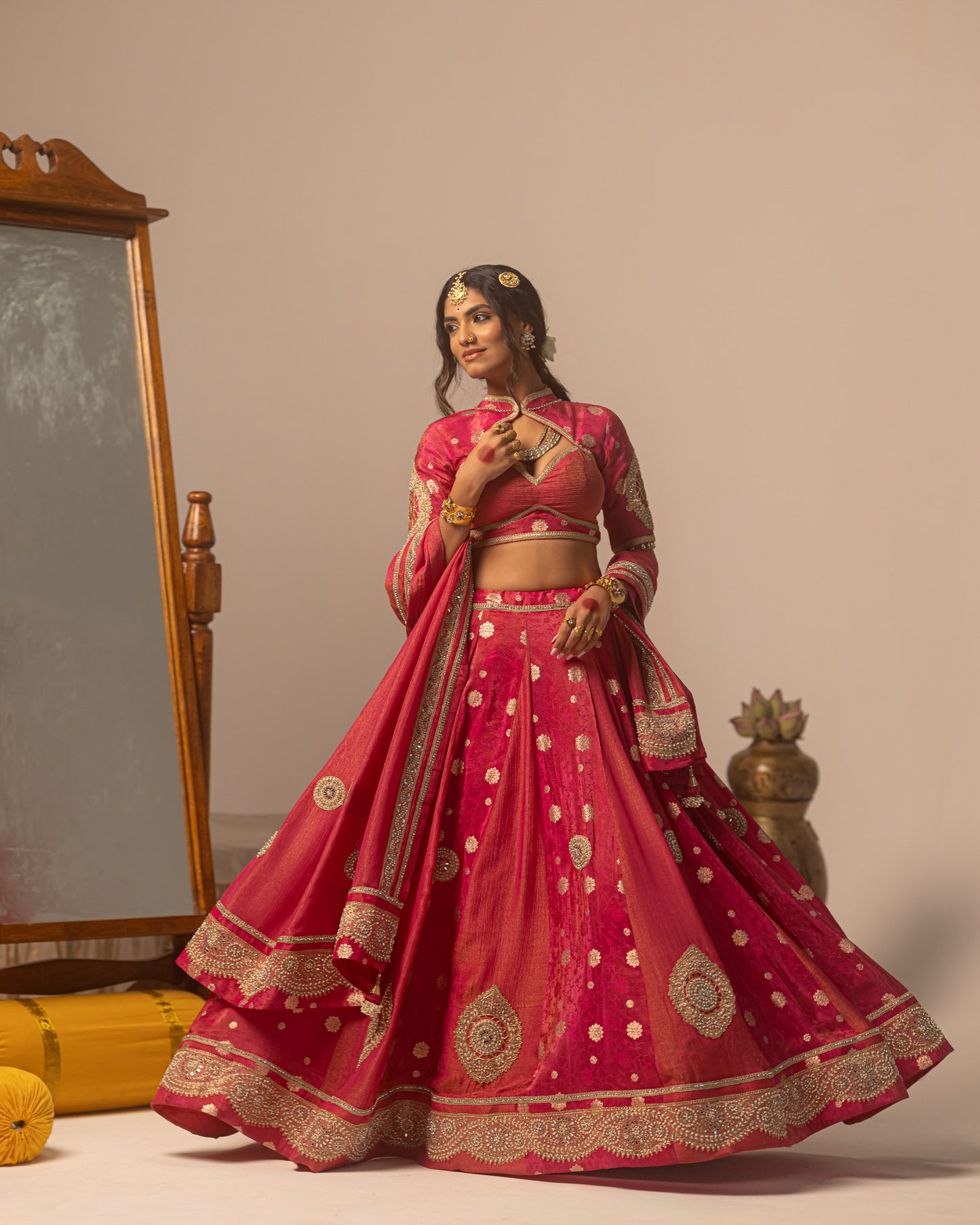 Rani self lehenga with bold pallu Duppata