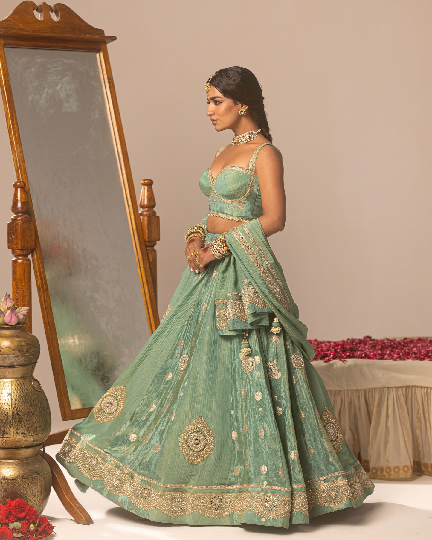 Rama self lehenga with bold pallu Duppata