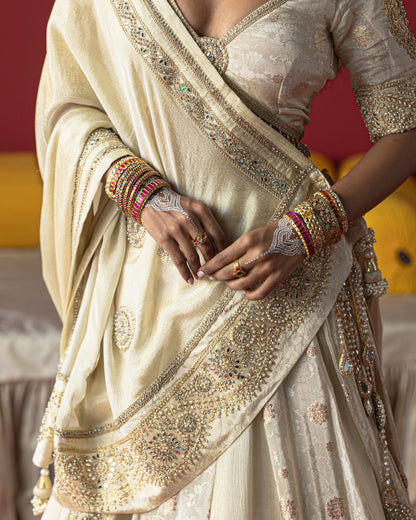 OffWhite self lehenga with bold pallu Duppata